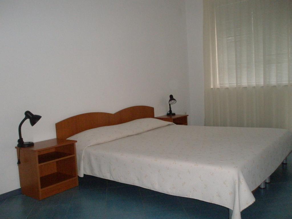 Family Hotel Maritime Ahtopol Quarto foto
